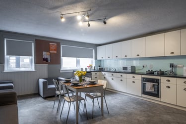 6 bed Townhouse Deluxe - Image 2